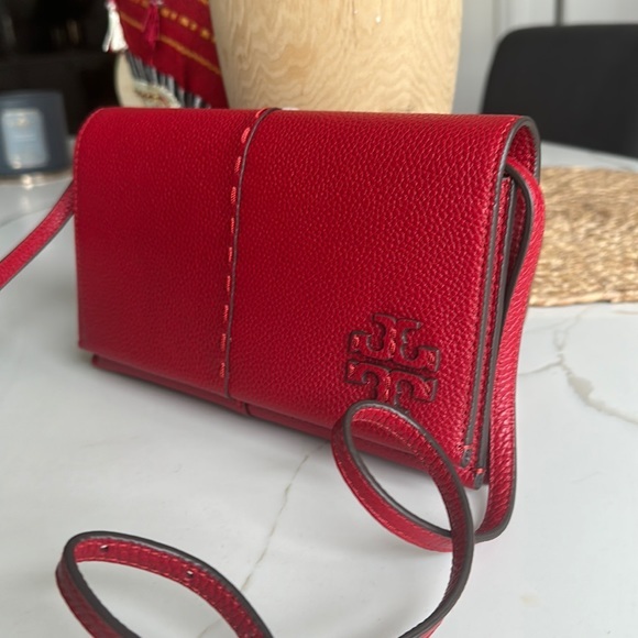 Tory Burch
McGraw Leather
Wallet Crossbody - Picture 1 of 11